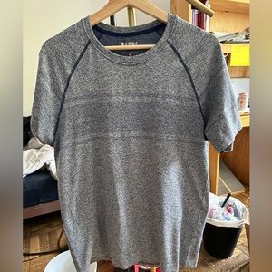 Rhône short sleeve training tshirt size M